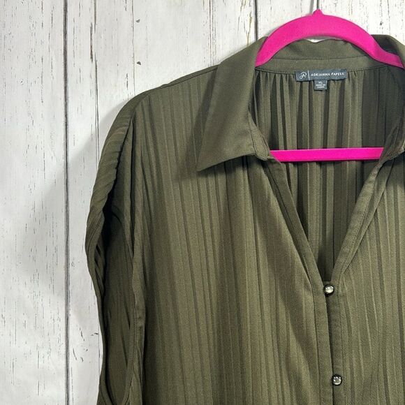 Adrianna Papell Pleated V Neck Short Sleeve Olive Green Button Front Top - Picture 3 of 12